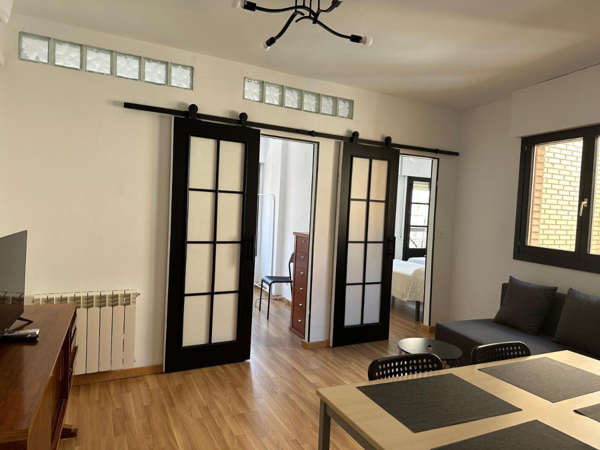 Dos Torres Hobbiton- En El Corazon Del Casco Historico Apartment Zaragoza Luaran gambar